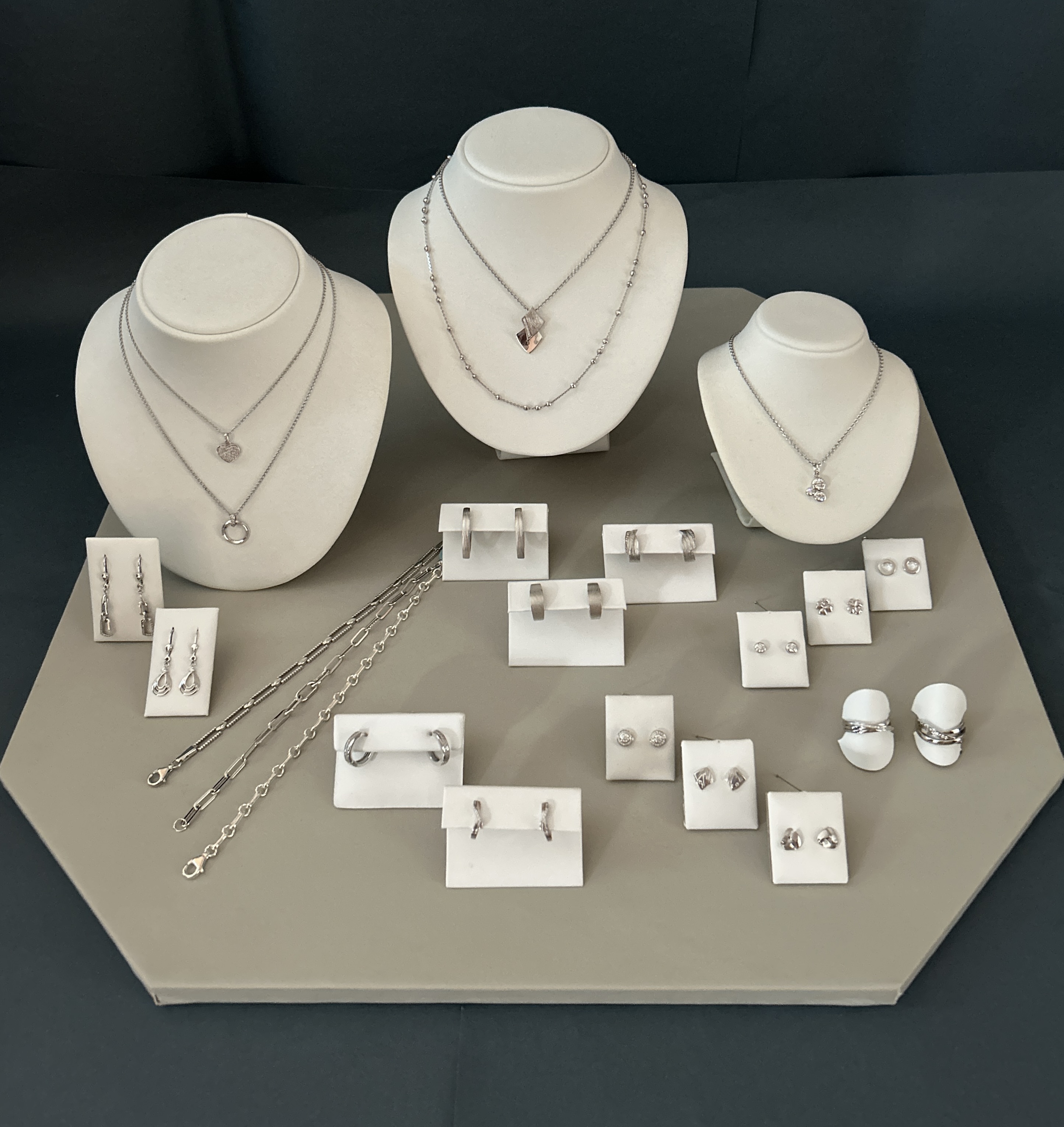 a193c524-7657-4a73-81e9-1871a5127682_1_105_c